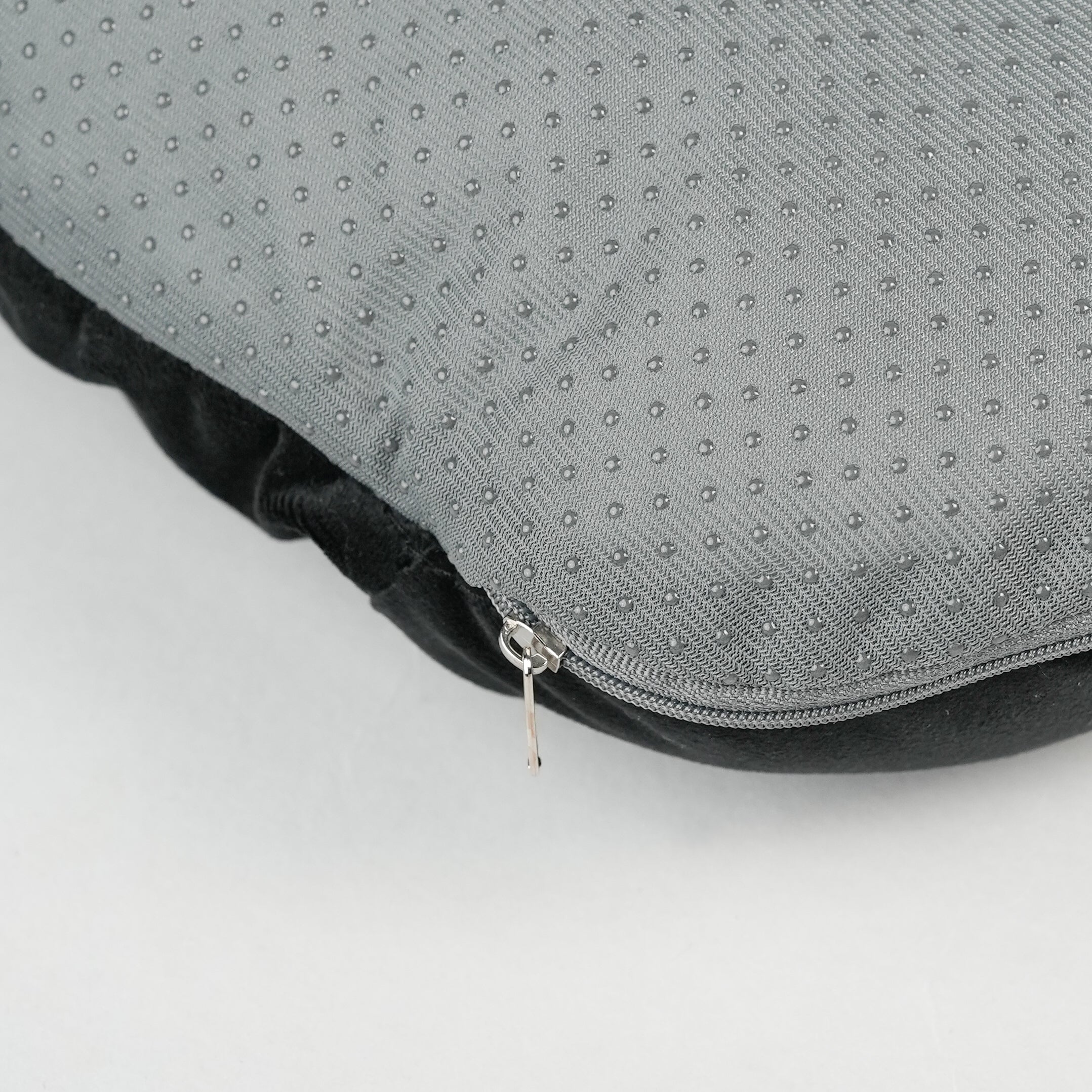 Ailia Bottle Foot Warmer (Black)